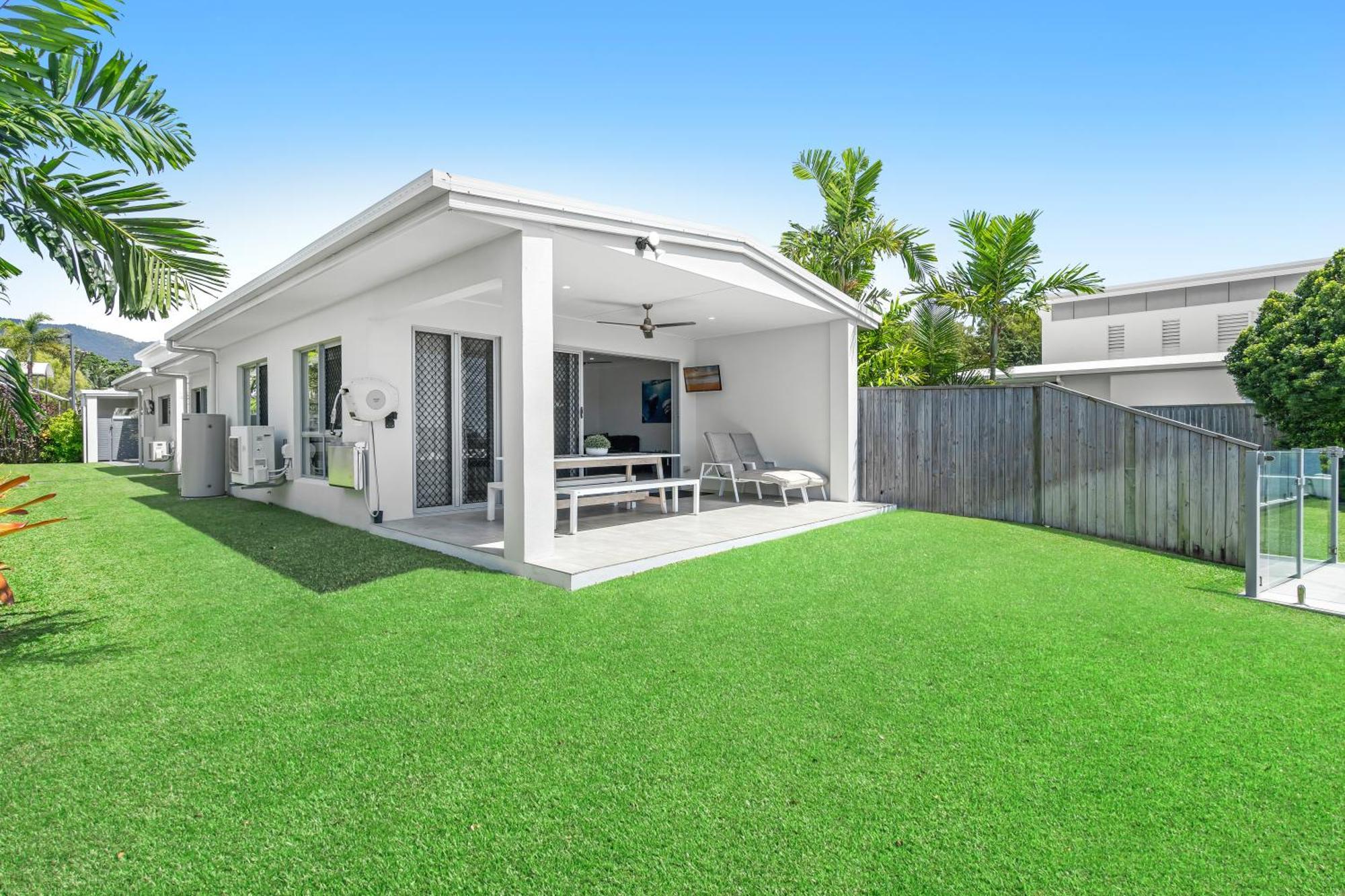Blue Lagoon Villa B Cairns Exterior photo